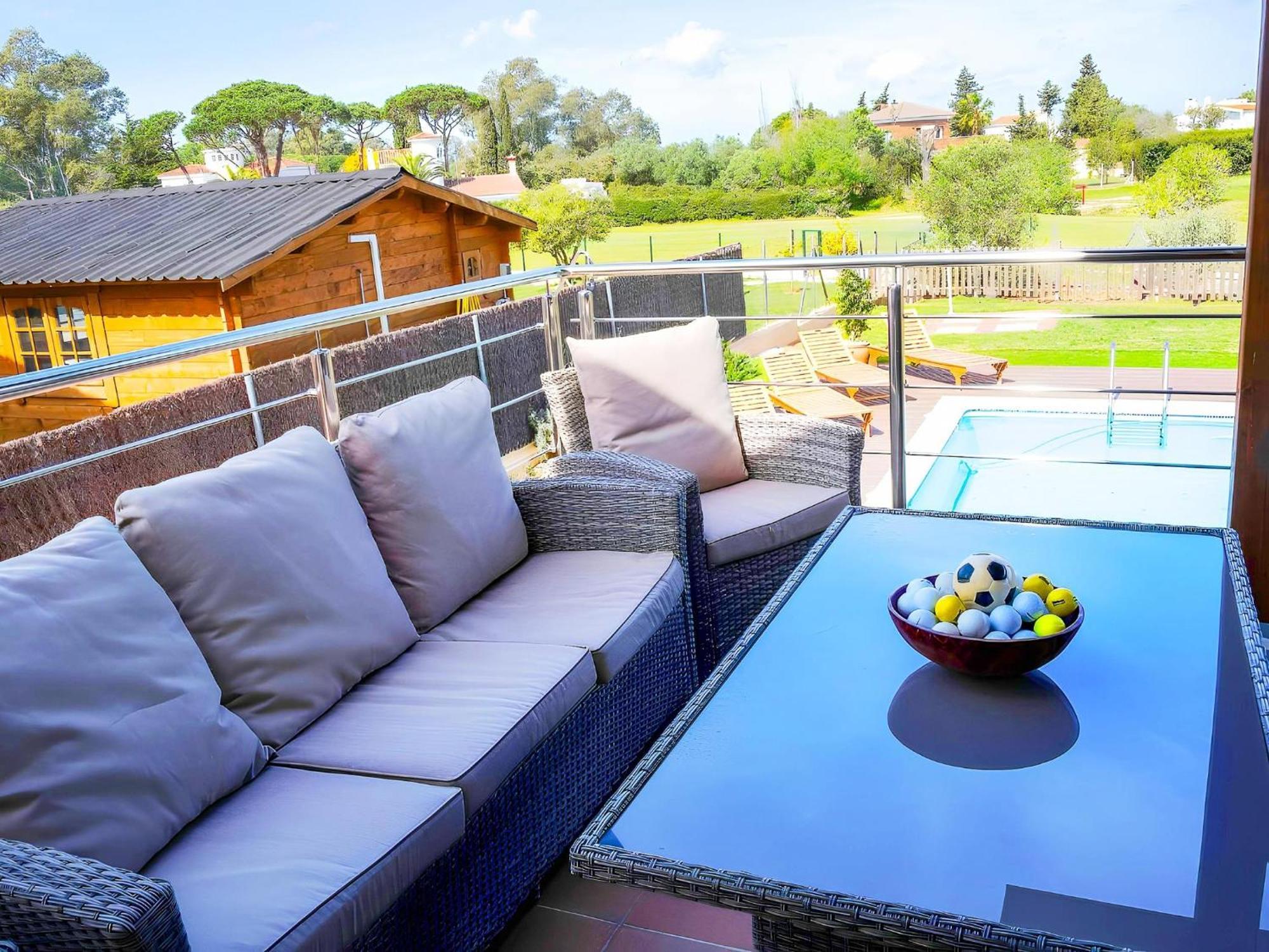 Con Piscina Privada Vistas A Campo De Golf Holiday home *